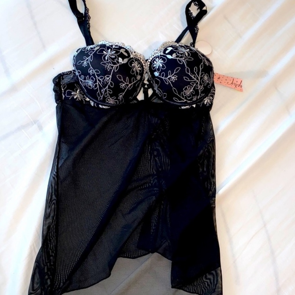 Jezebel Extreme Push Up Lingerie Sz M NWT